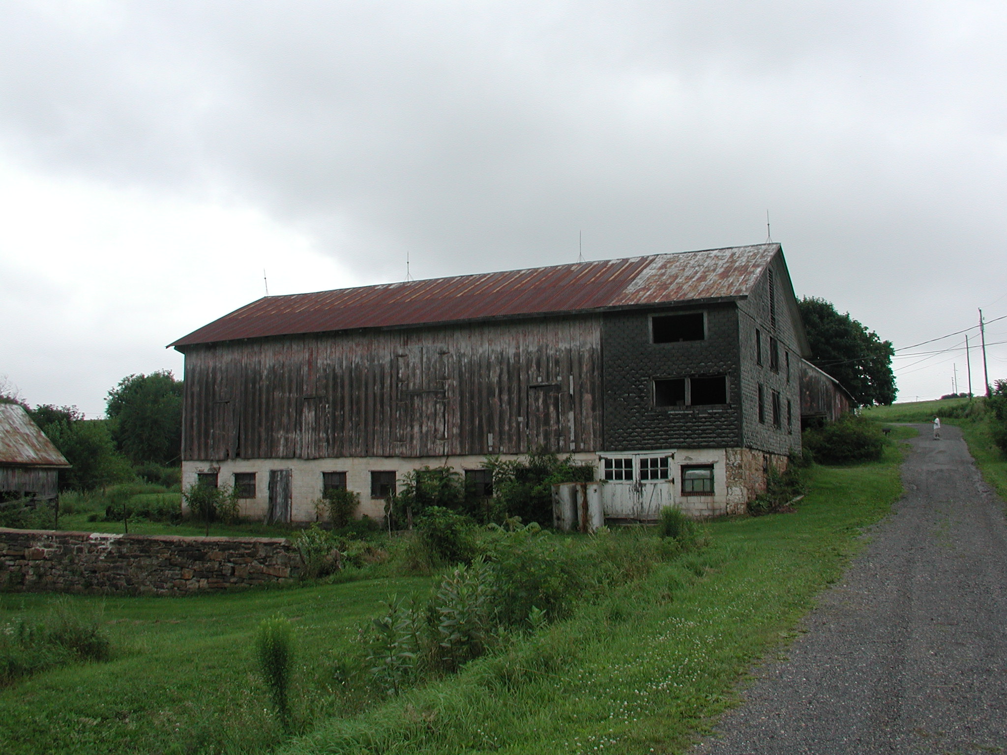 003 PA Barn w forebay enclosed on eaves side, Northumberland County.JPG